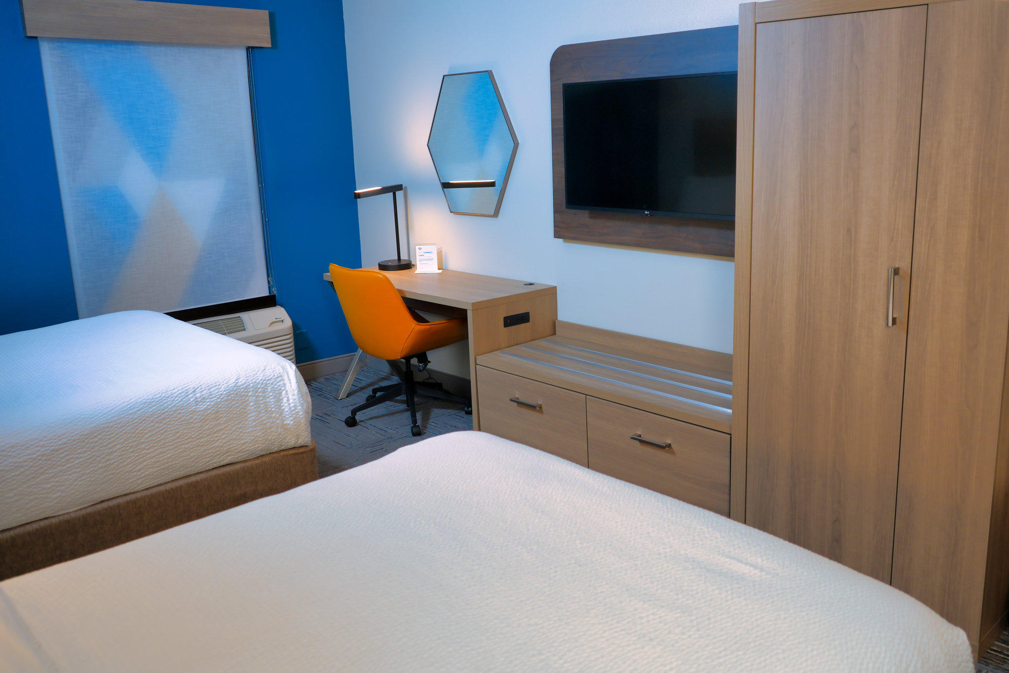 Фото Holiday Inn Express Hotel & Suites Tampa Northwest - Oldsmar, an Ihg Hotel