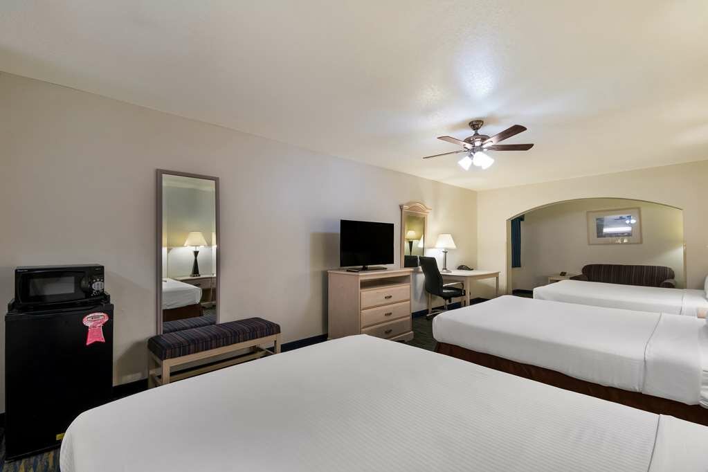 Фото SureStay Hotel by Best Western Falfurrias