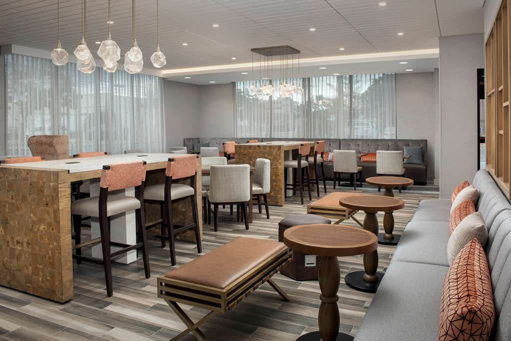 Фото Hampton Inn Boston Logan Airport Chelsea