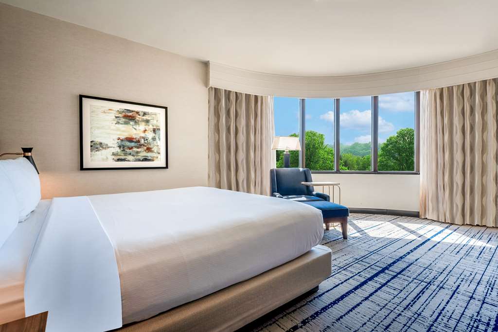 Фото DoubleTree by Hilton South Charlotte Tyvola