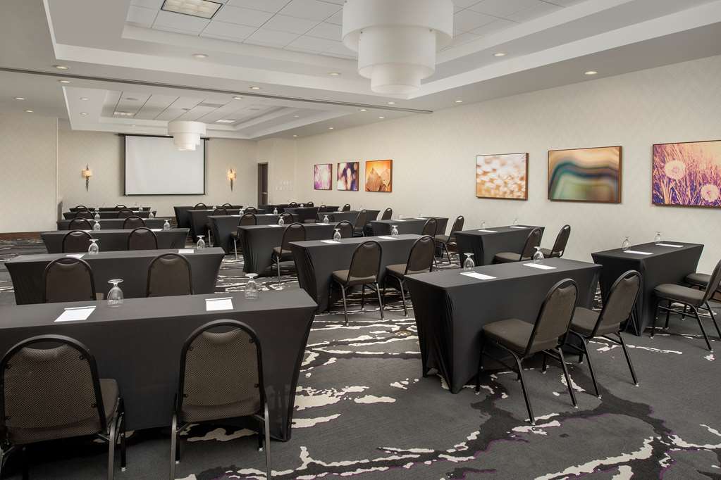 Фото Hilton Garden Inn Charlotte Airport