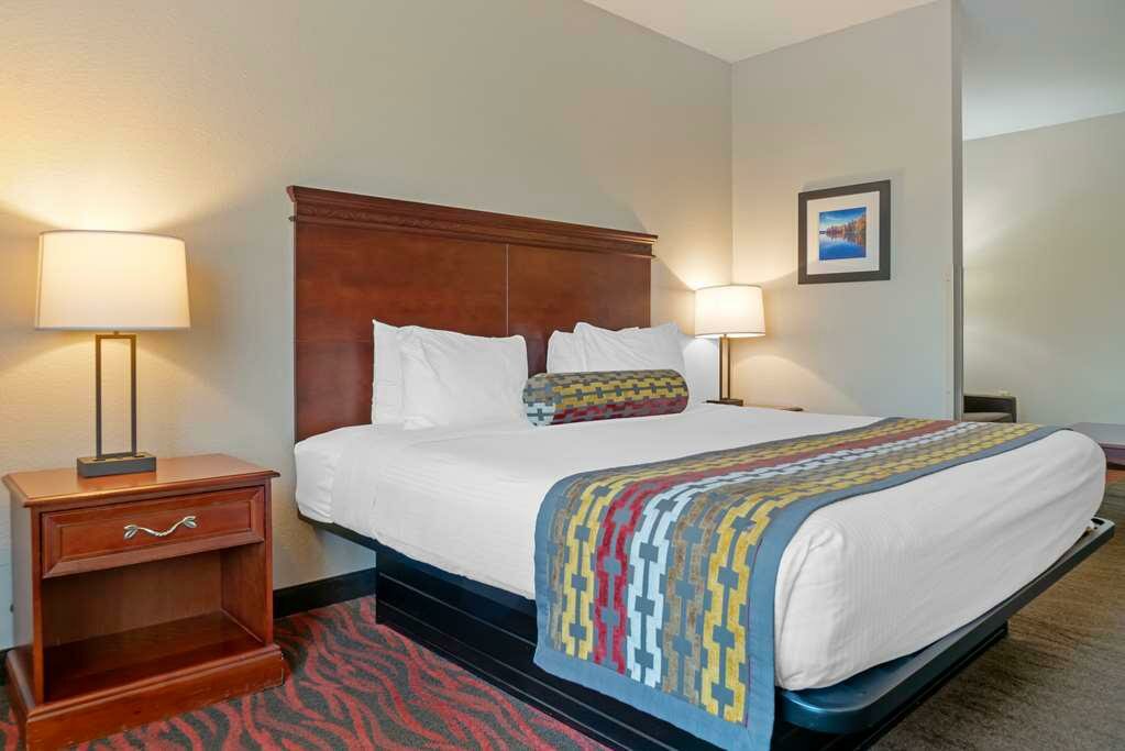 Фото Best Western Executive Inn & Suites