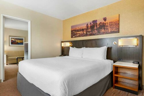 Гостиница Best Western Royal Palace Inn & Suites в Калвер-Сити