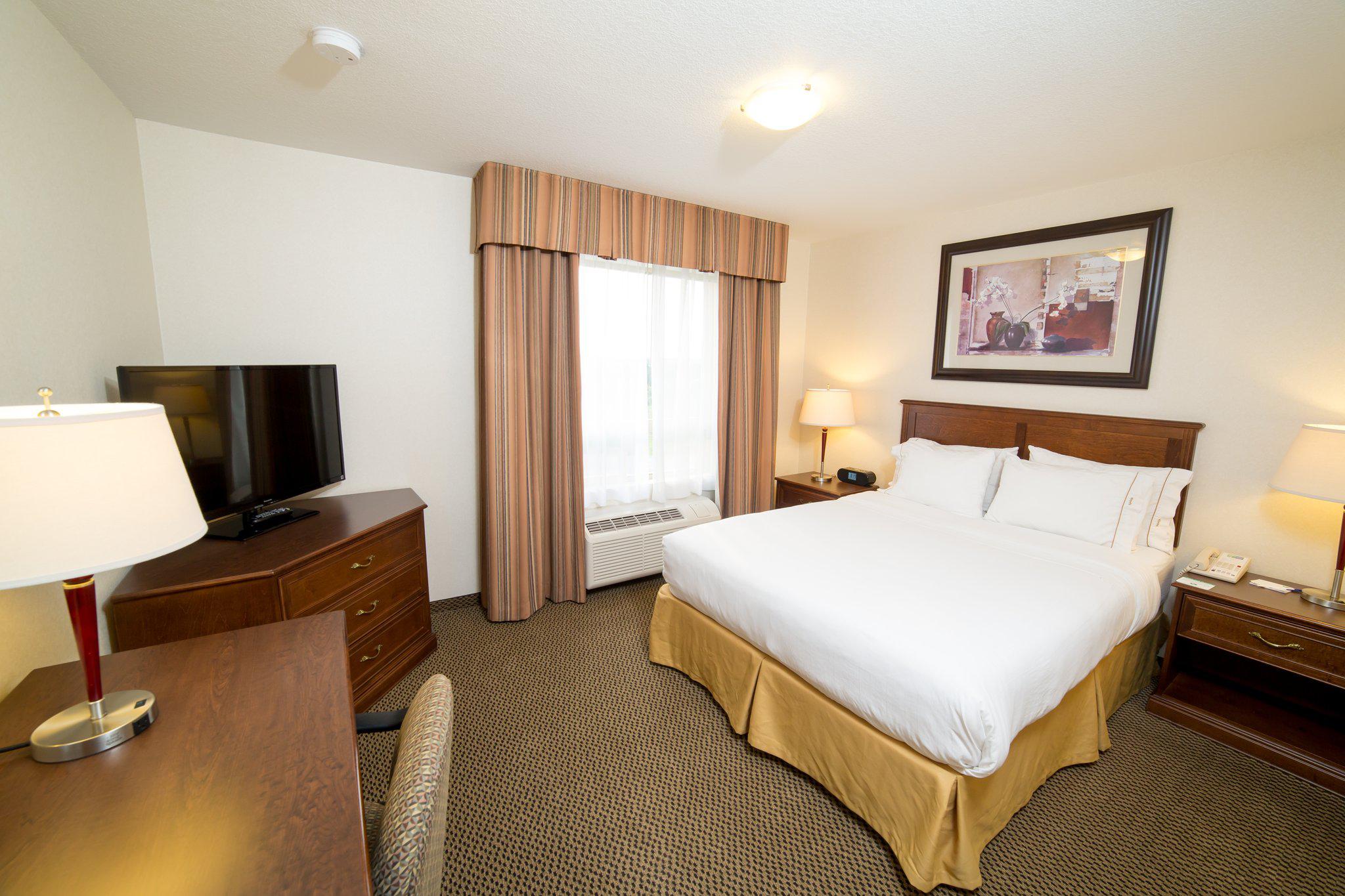 Фото Holiday Inn Express & Suites Drayton Valley