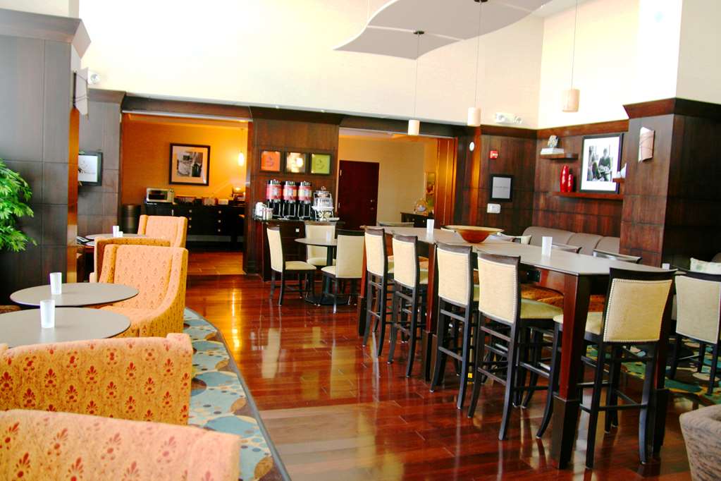 Фото Hampton Inn & Suites Detroit-Canton