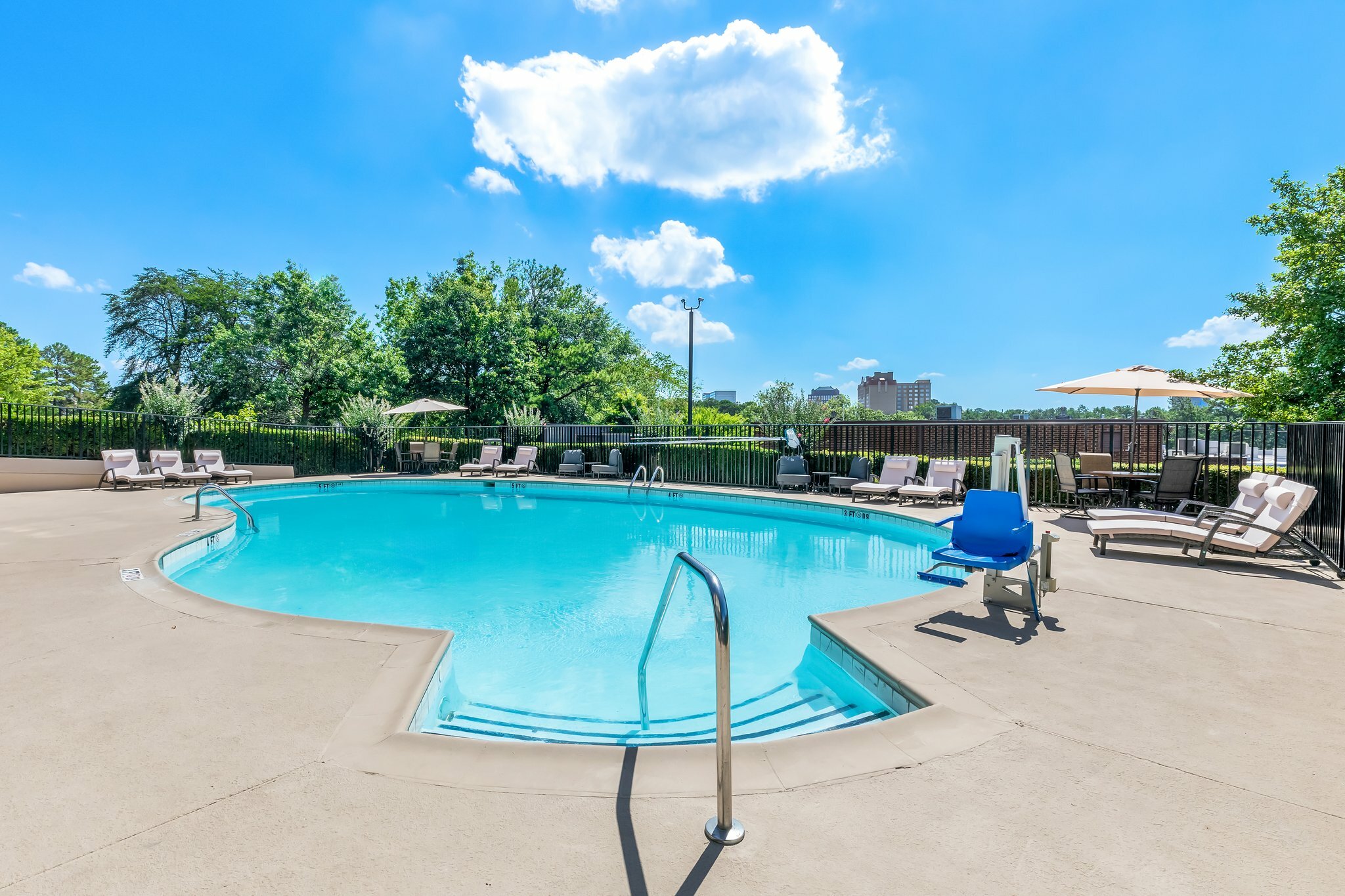 Фото Holiday Inn Express Atlanta Galleria - Ballpark Area, an Ihg Hotel