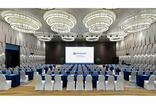 Гостиница Ramada Plaza by Wyndham Sanya Bay в Хайнани