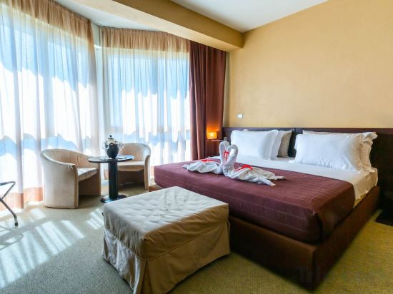 Фото Hotel Petit Palais