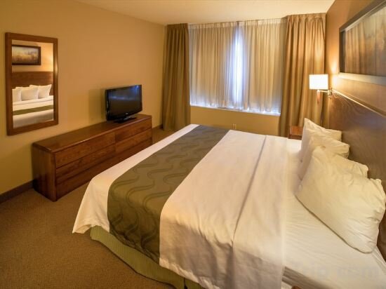 Hotel Quality Inn & Suites PE Trudeau Airport, Dorval, photo