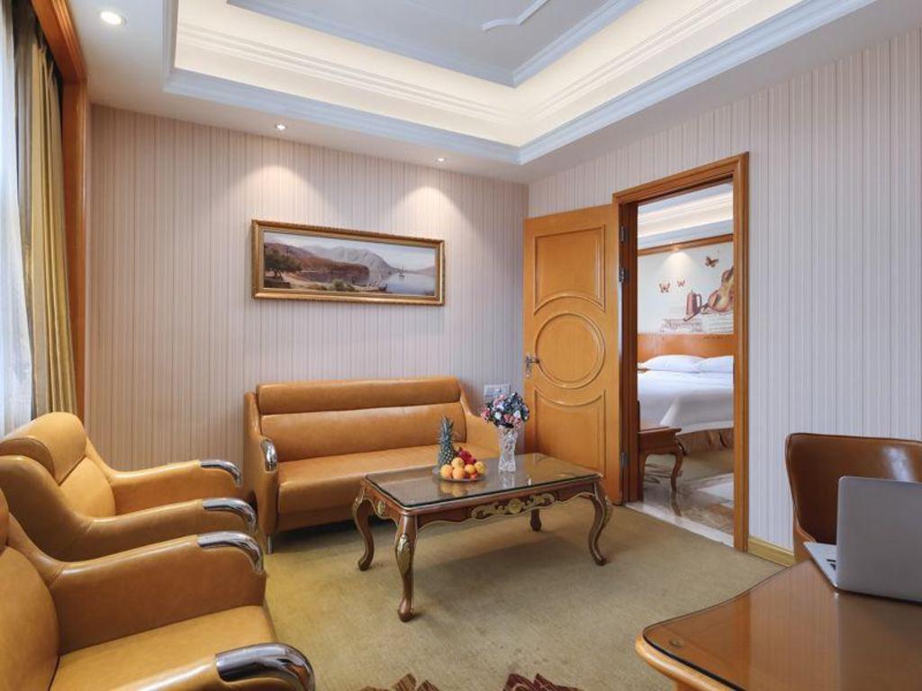 Фото Vienna International Nanjing South Railway Station