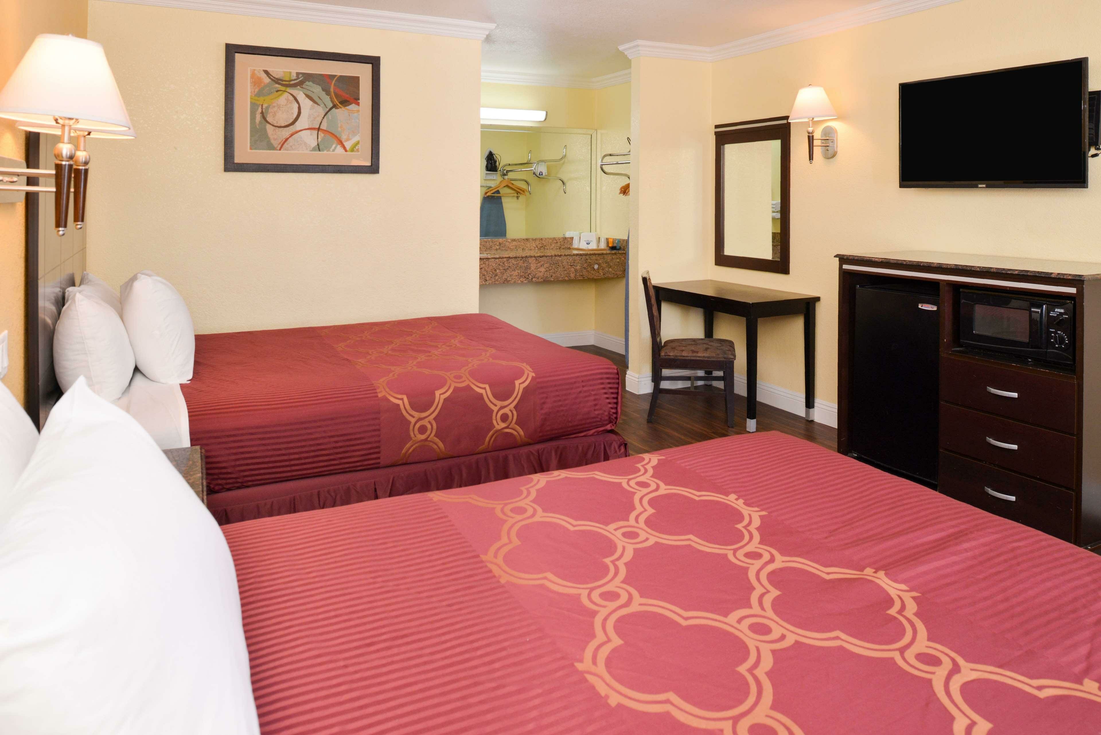 Фото Americas Best Value Inn Rialto