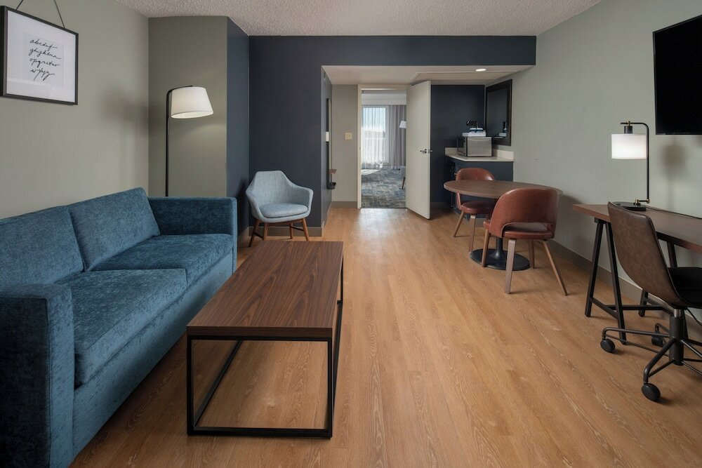 Фото Four Points by Sheraton Suites Tampa Airport Westshore