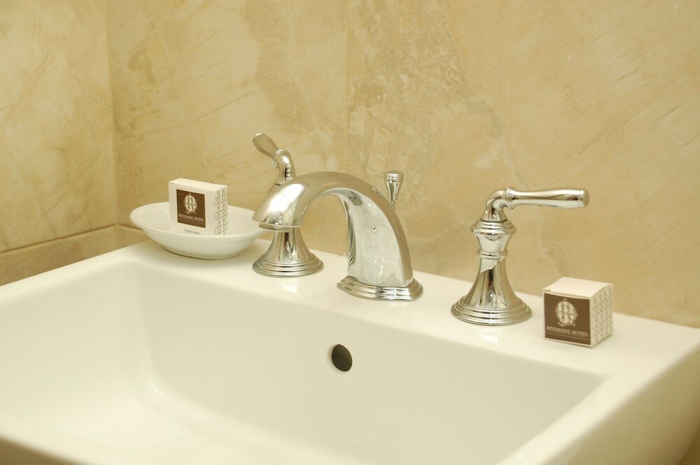 Фото Riverside Hotel