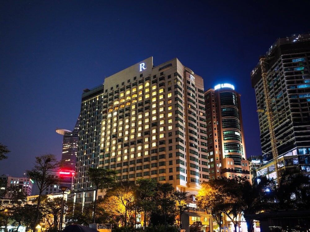 Фото Renaissance Riverside Hotel Saigon