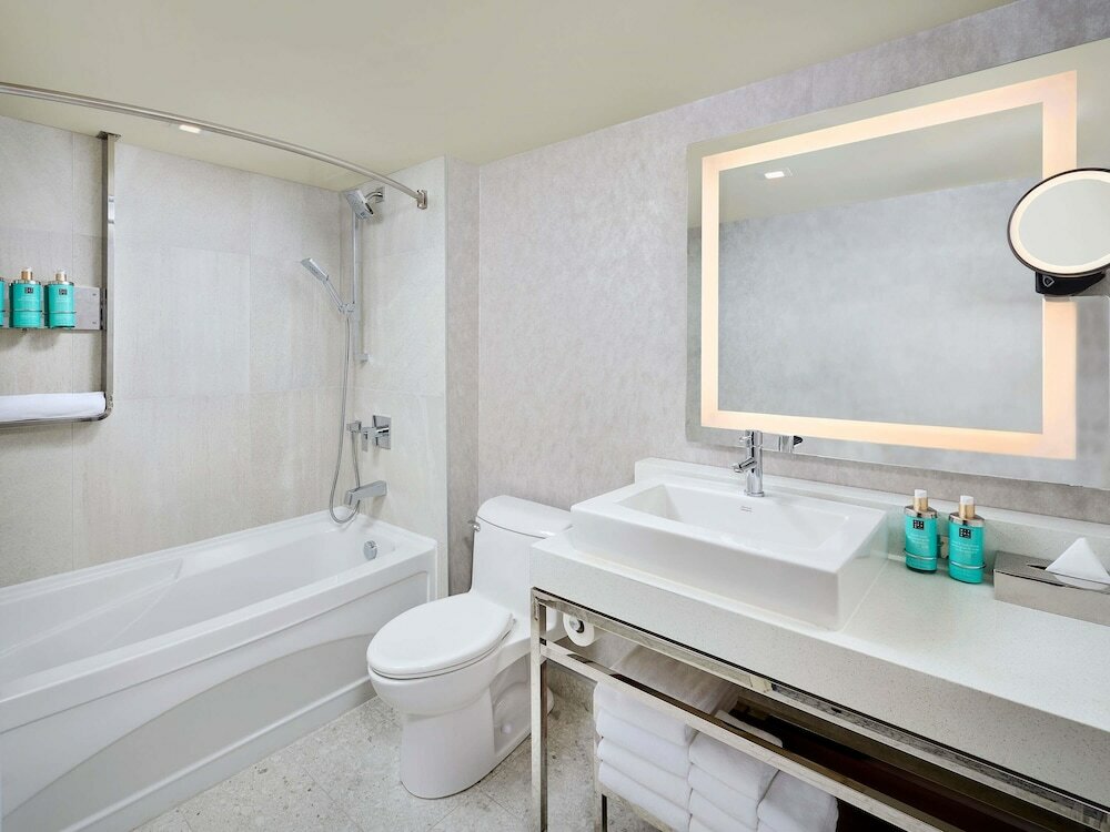 Фото Novotel Toronto Vaughan Centre