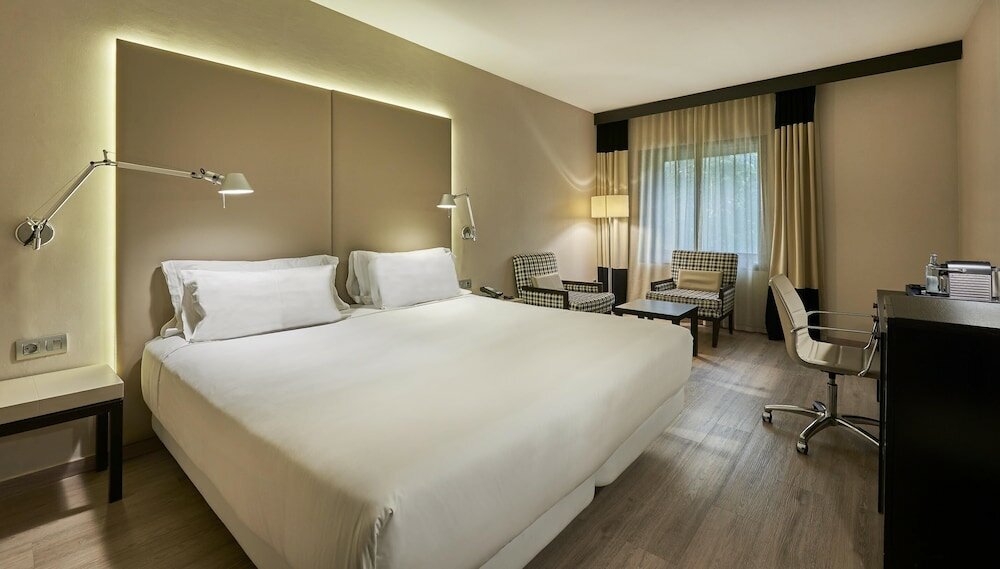 Фото Nh Lleida Pirineos