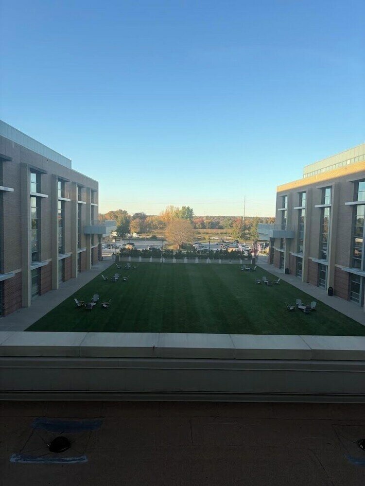 Фото Sheraton Overland Park Hotel at the Convention Center