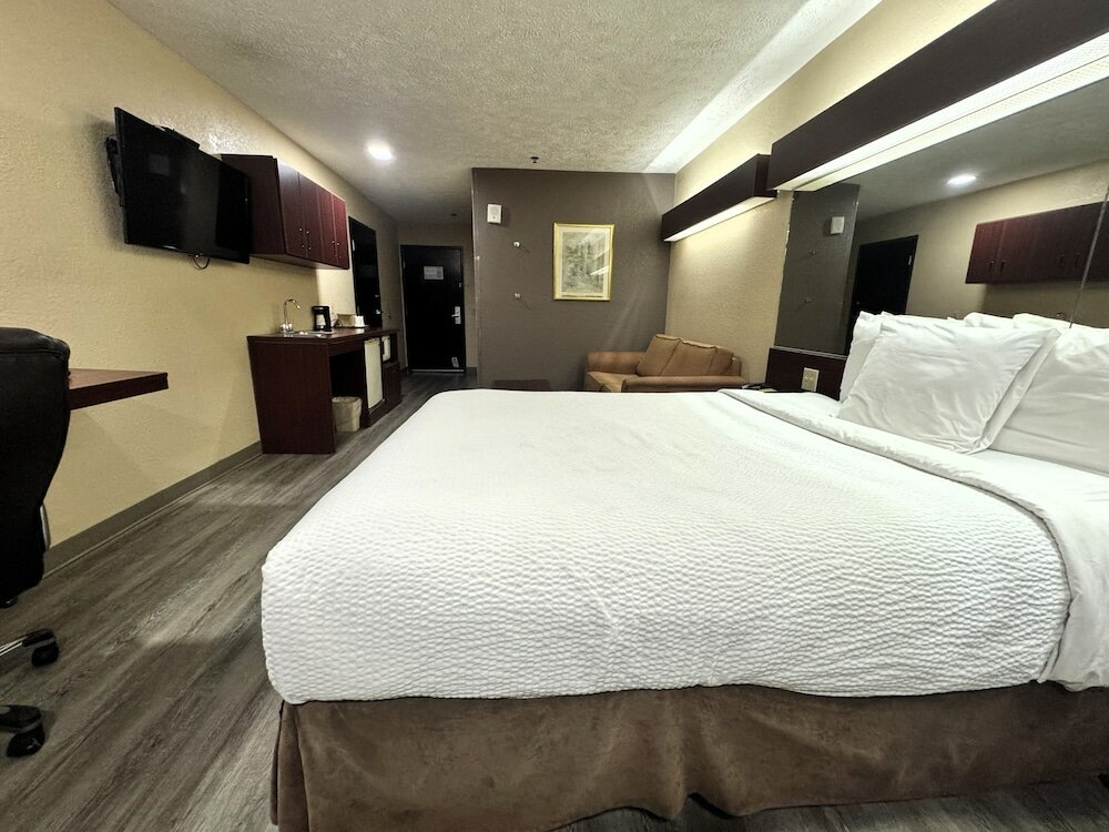Фото Microtel Inn & Suites by Wyndham Meridian