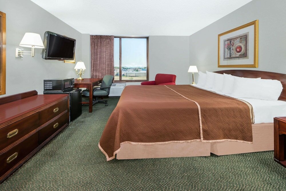 Фото Days Inn by Wyndham Amarillo East