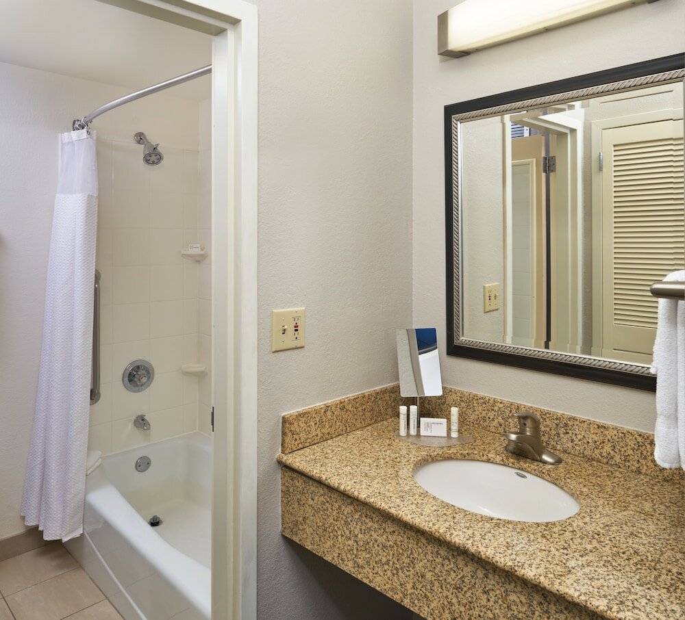 Фото Courtyard by Marriott Chicago Wood Dale