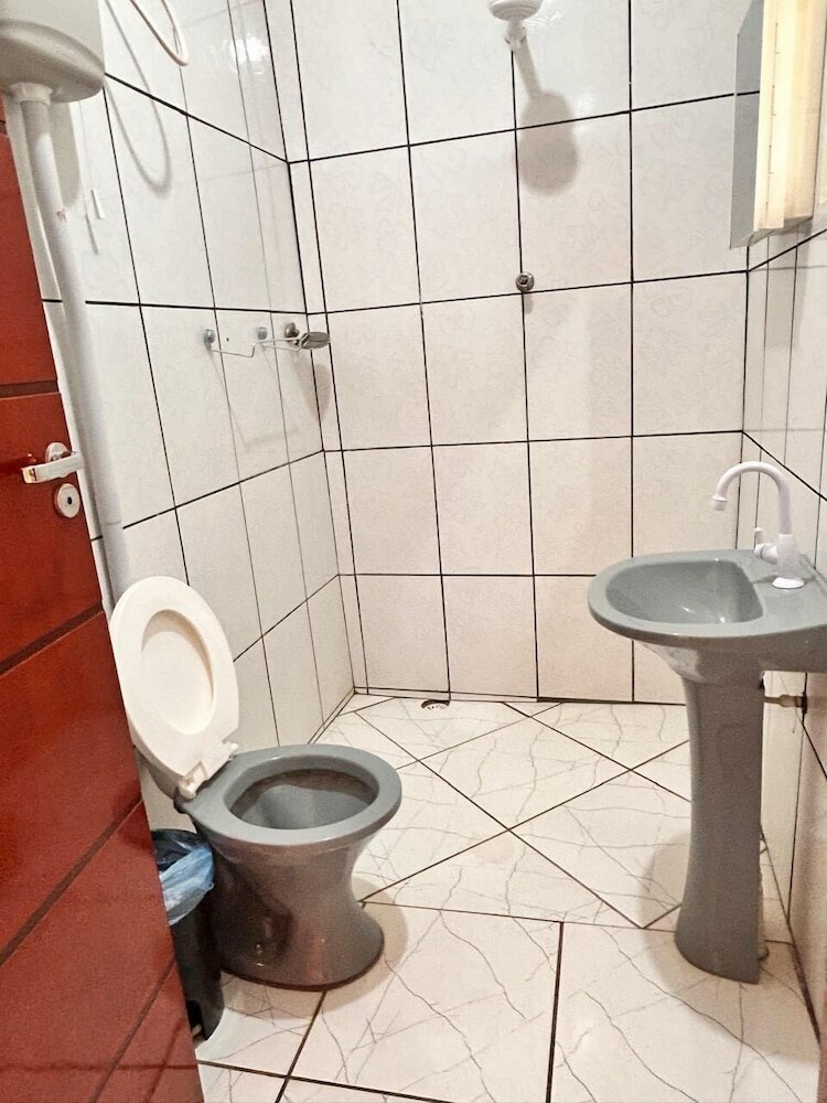 Фото Oyo Pousada Paraná, Cuiabá