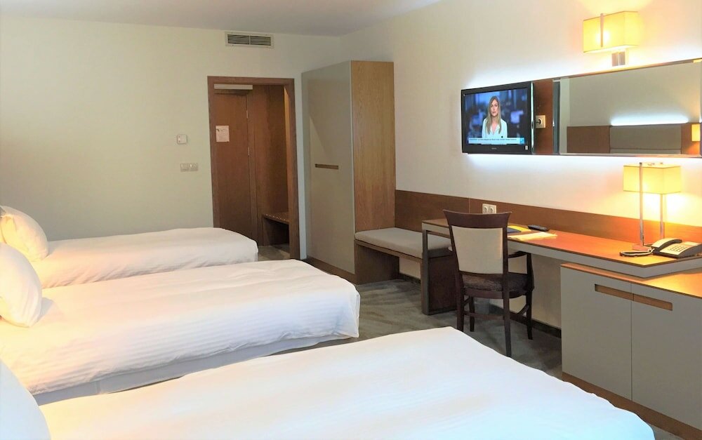 Фото Golden Tulip Varna