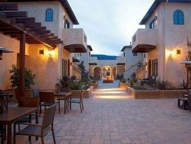 Внешний вид отеля North Block Hotel в Юнтвилле, фото 1