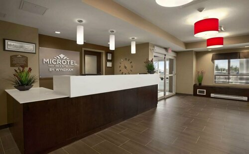 Внешний вид отеля Microtel Inn & Suites by Wyndham Lloydminster в Ллойдминстере, фото 1