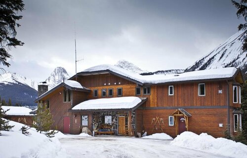 Внешний вид отеля Mount Engadine Lodge в Районе улучшенем Канаваскисе, фото 1