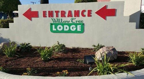 Гостиница Willow Tree Lodge в Фуллертоне