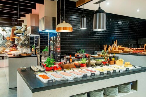 Гостиница Sheraton Grand Tbilisi Metechi Palace в Тбилиси