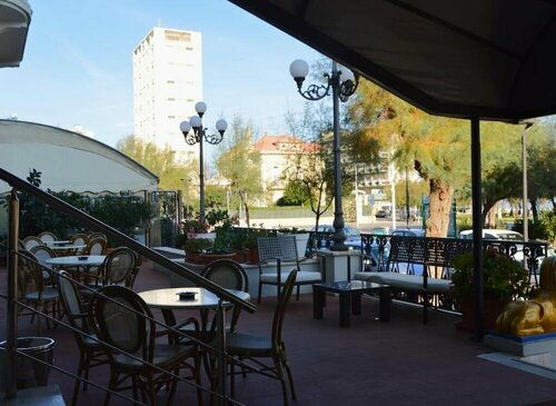 Гостиница Des Bains в Пезаро
