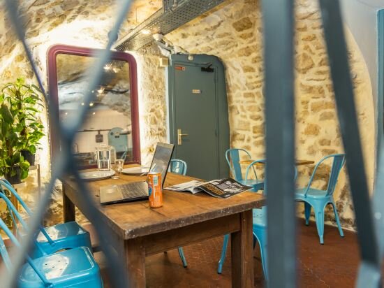 Фото Young and Happy Hostel