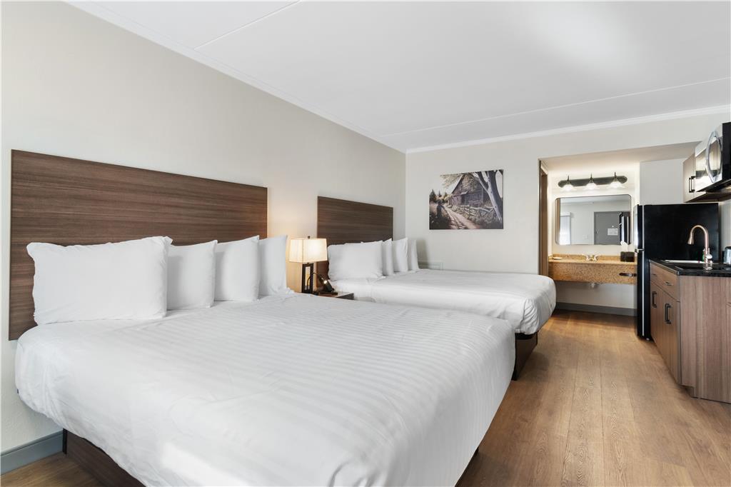 Фото Best Western Plus Revere Inn & Suites