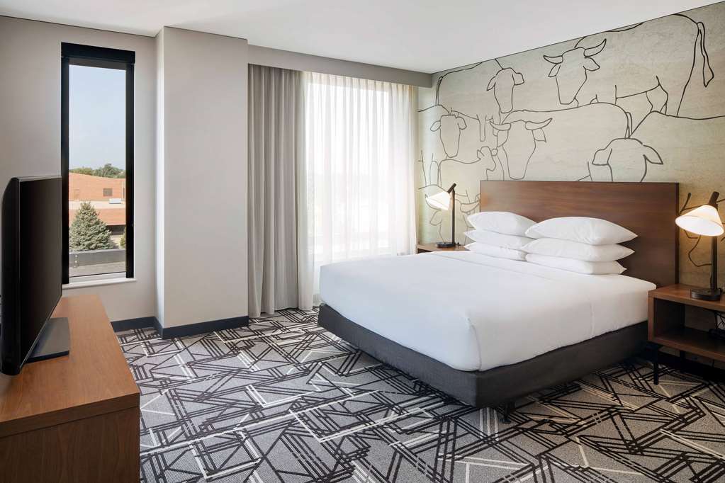 Фото DoubleTree by Hilton Greeley at Lincoln Park