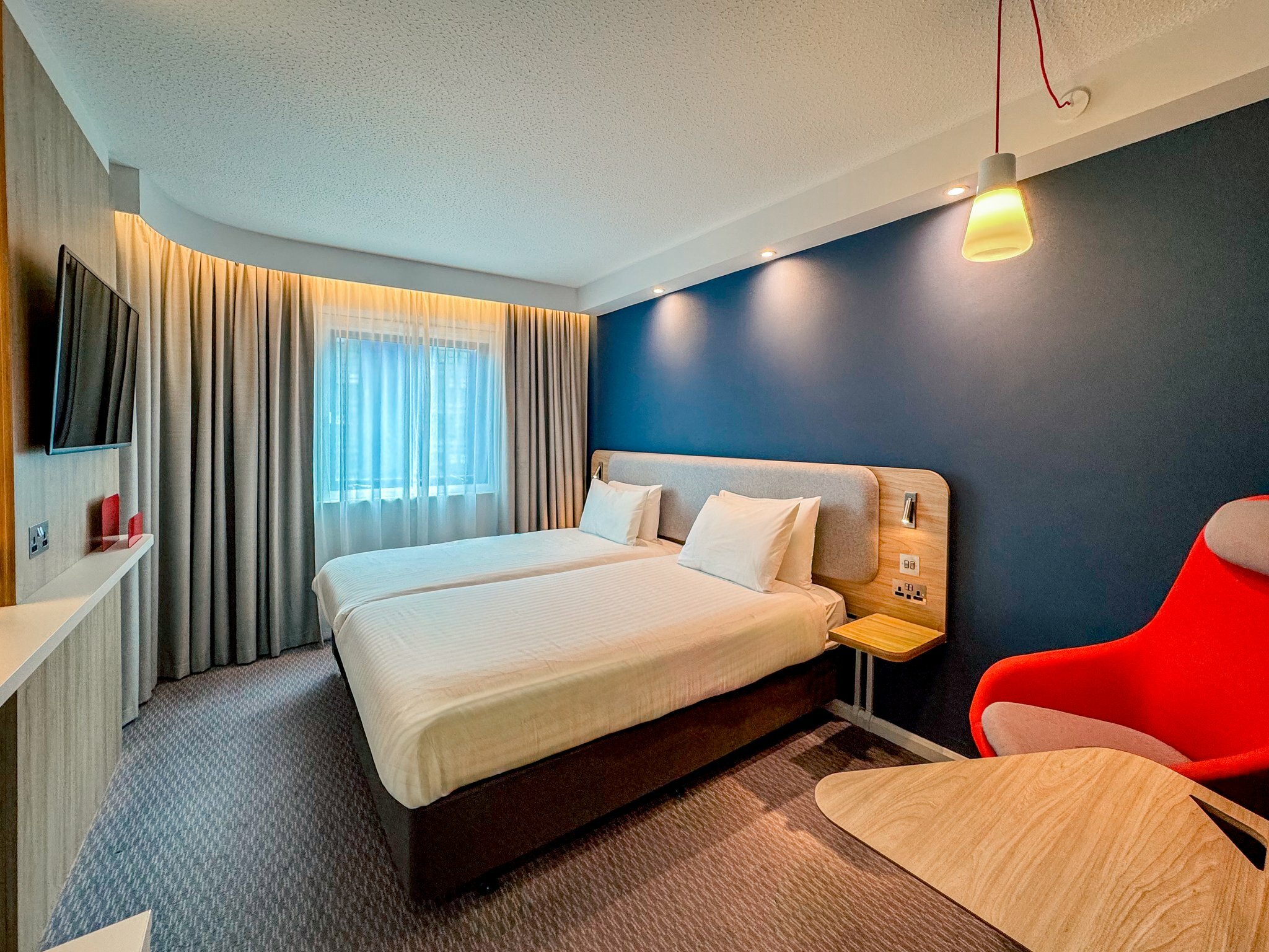Фото Holiday Inn Express London - Stratford, an Ihg Hotel