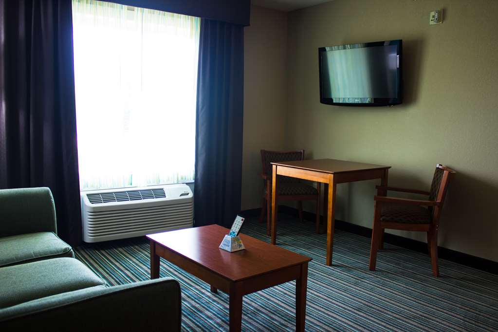 Фото Best Western Plus Menomonie Inn & Suites