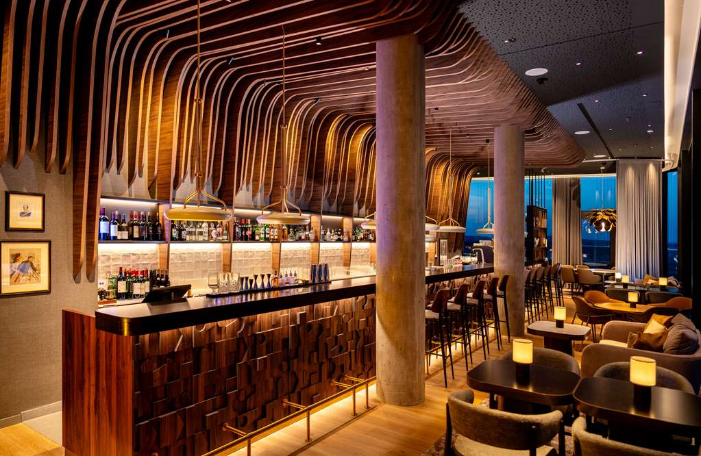 Фото Radisson Blu Hotel At Porsche Design Tower Stuttgart