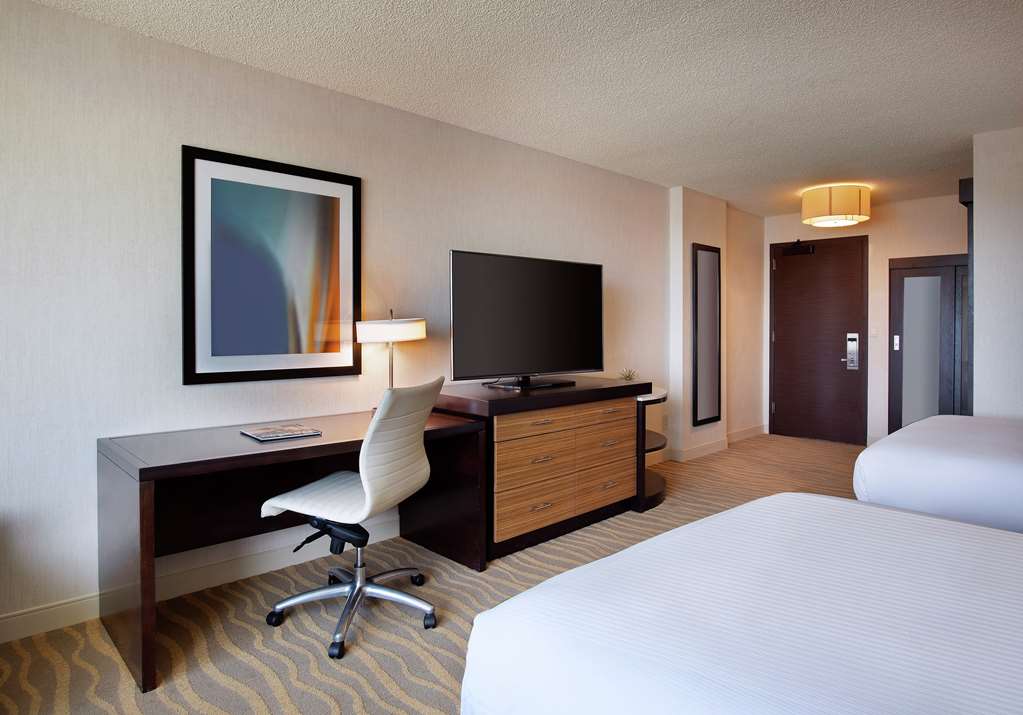 Фото DoubleTree by Hilton Hotel San Diego - Mission Valley