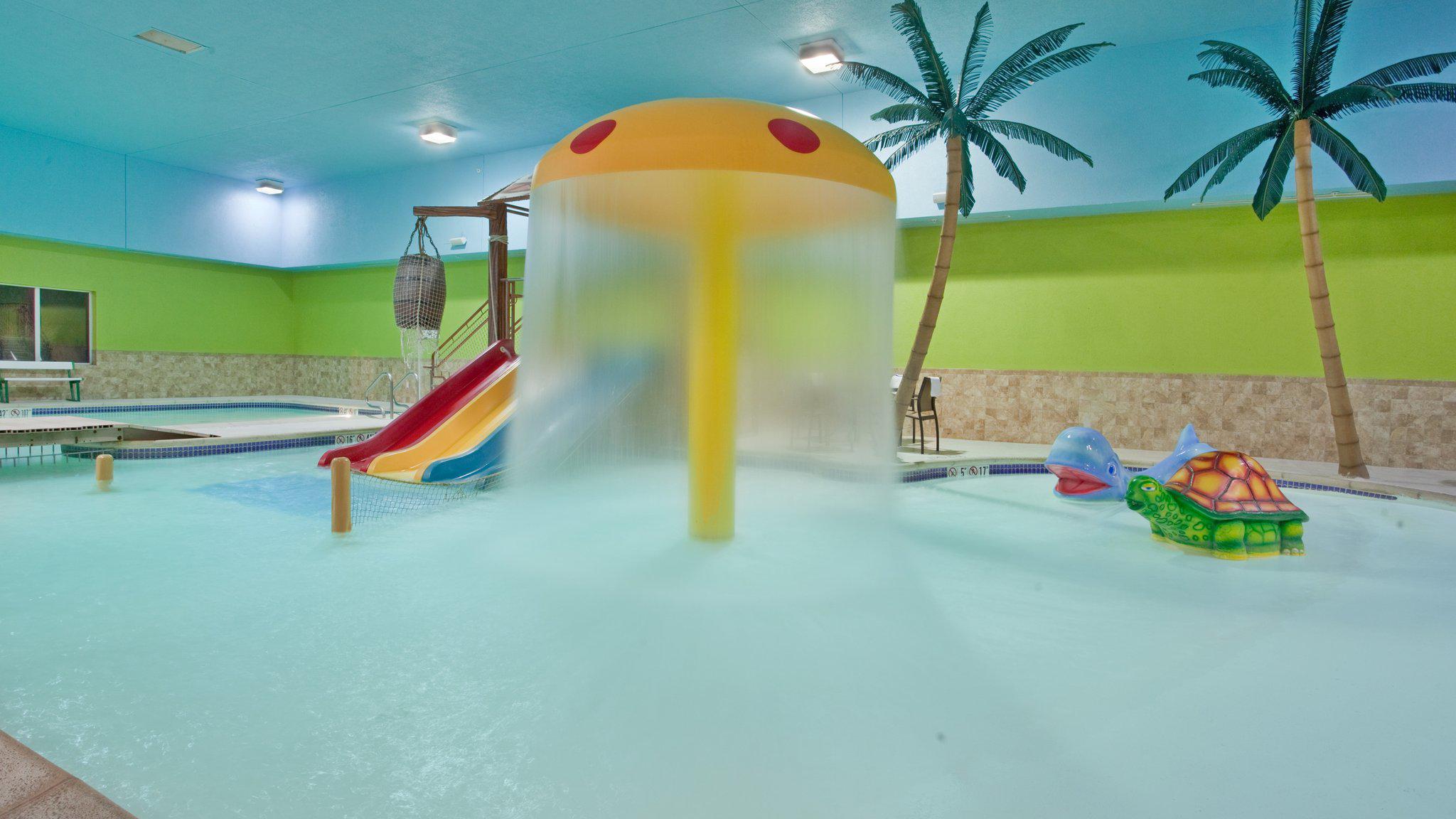 Фото Holiday Inn Express Fremont, an Ihg Hotel