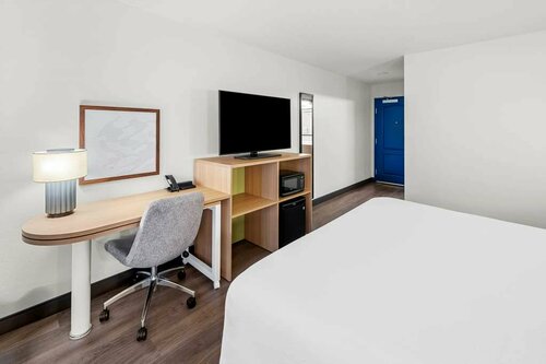 Гостиница Country Inn & Suites by Radisson, Potomac Mills Woodbridge, Va в Вудбридже