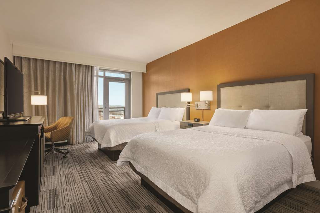Фото Hampton Inn & Suites Roanoke-Downtown