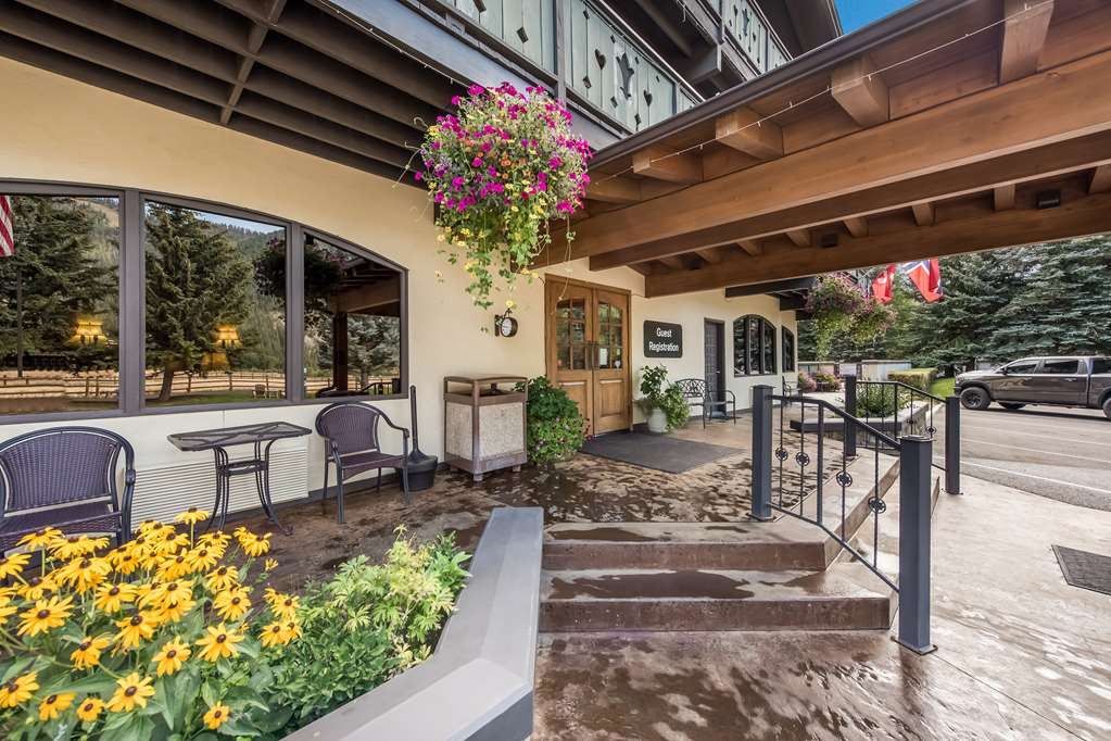Фото Best Western Tyrolean Lodge
