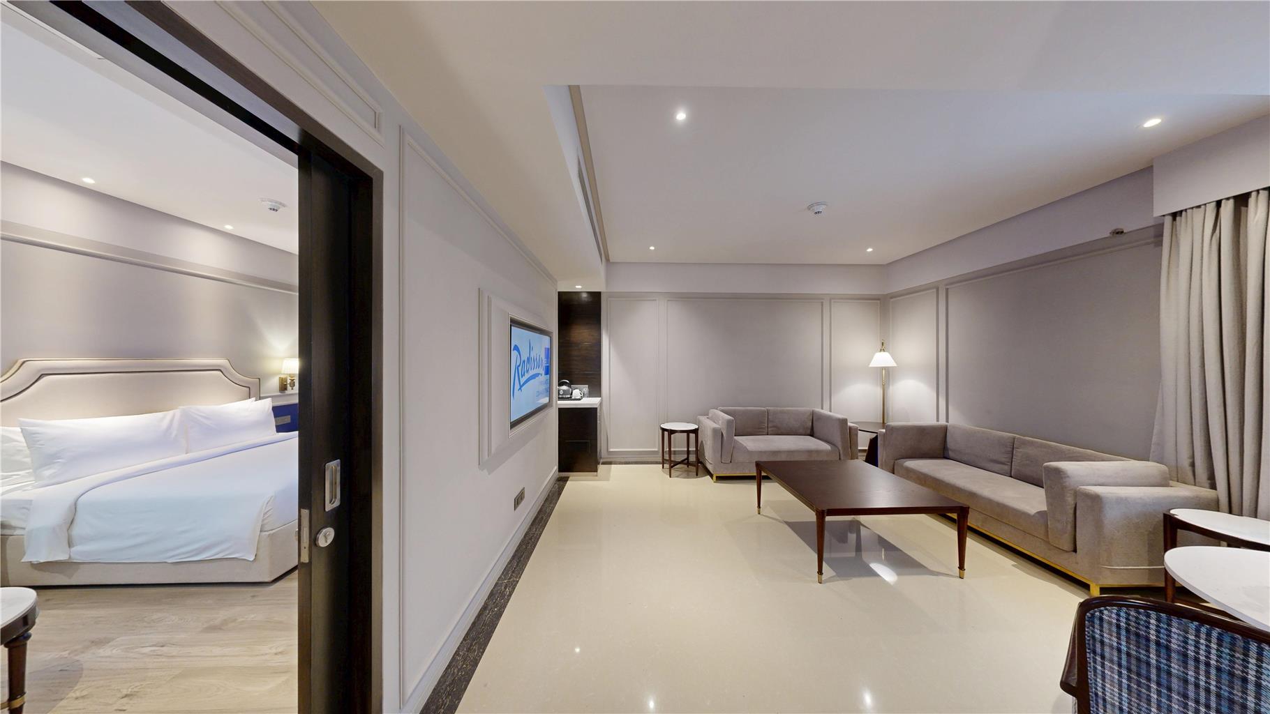 Фото Radisson Blu Marina Hotel, Delhi Connaught Place