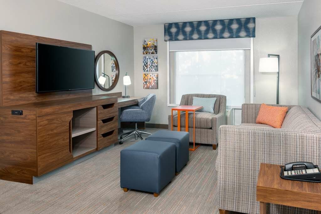 Фото Hampton Inn & Suites Charlottesville At The University