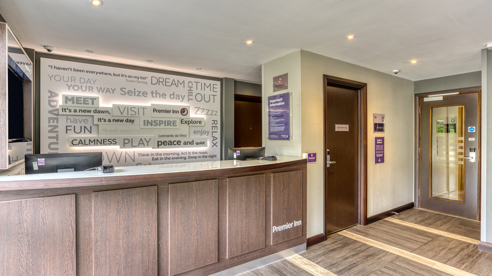 Фото Premier Inn Portsmouth North Harbour