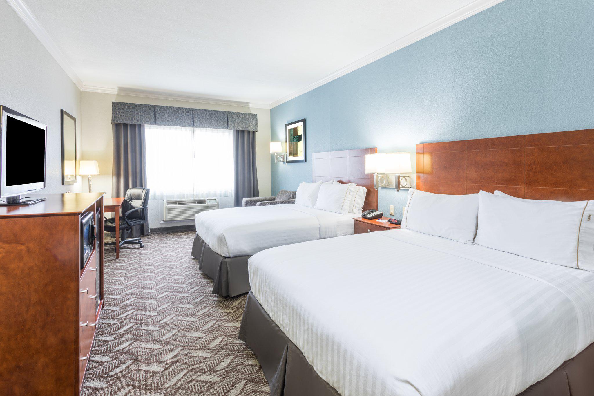 Фото Holiday Inn Express Hotel & Suites Lake Charles, an Ihg Hotel
