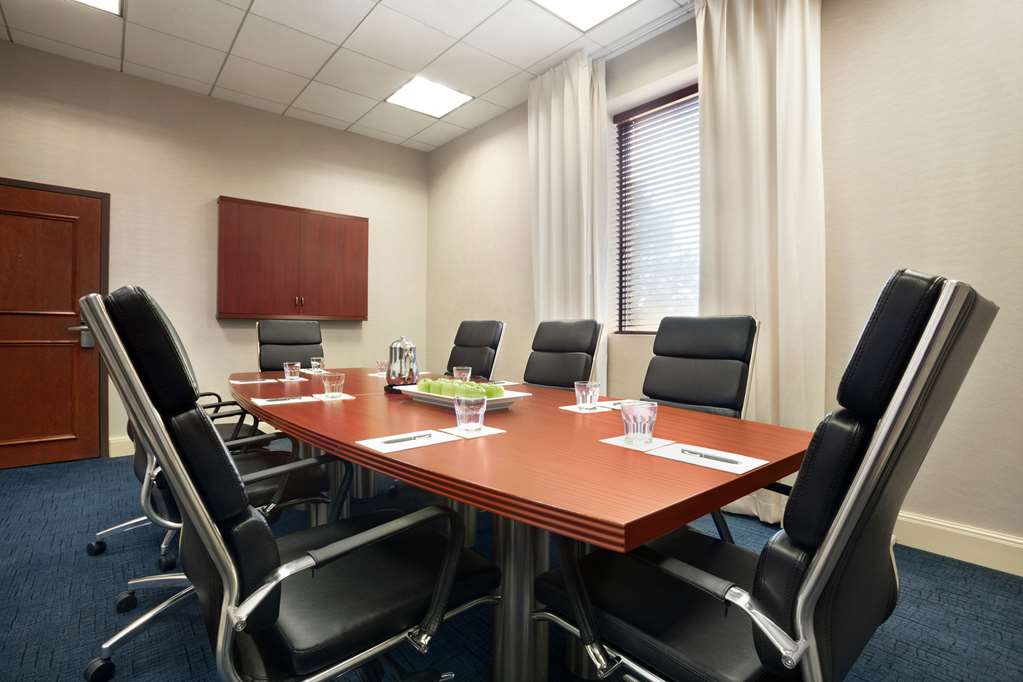 Фото Embassy Suites by Hilton Denver International Airport