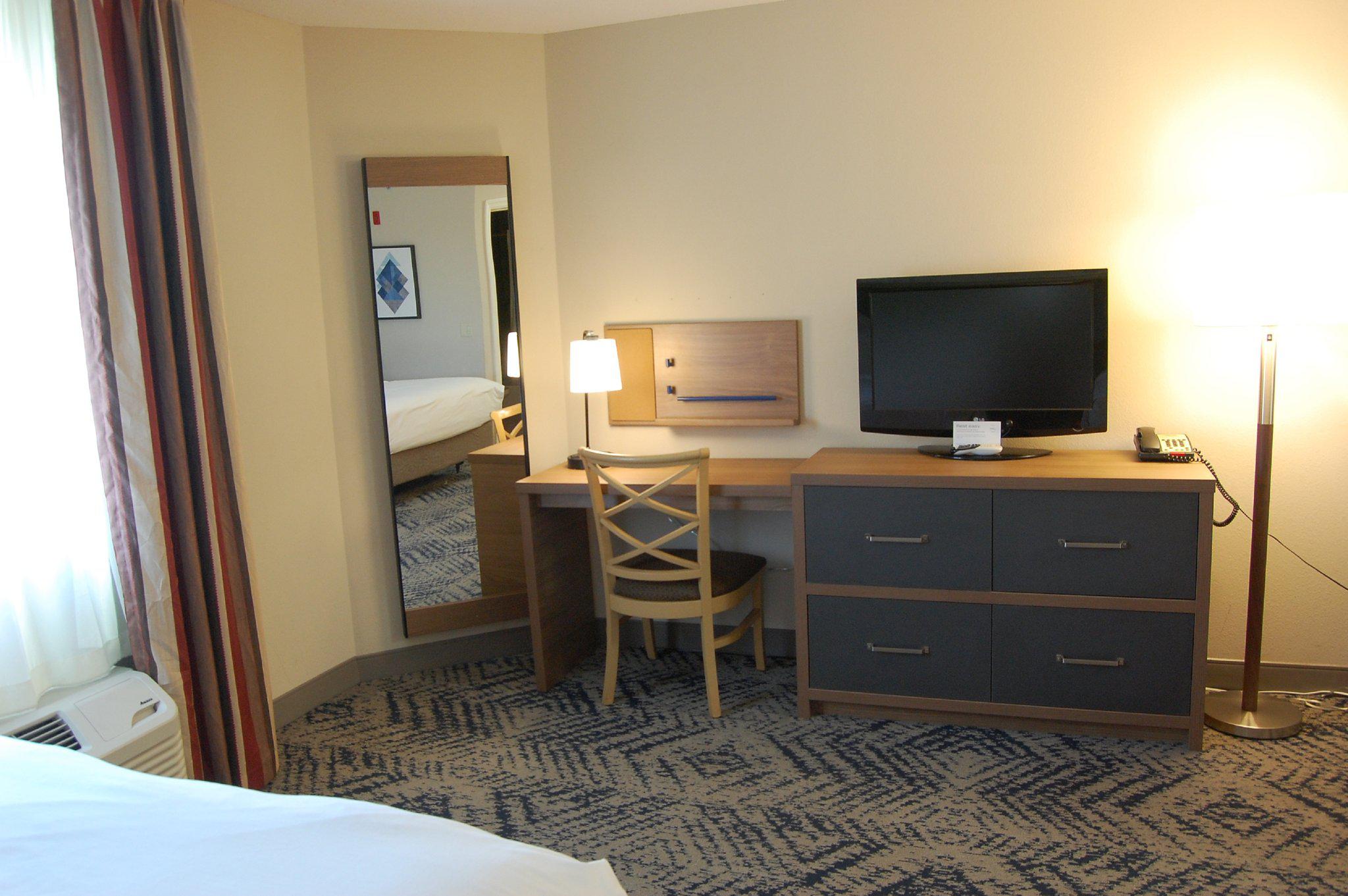 Фото Candlewood Suites Harrisburg, an Ihg Hotel