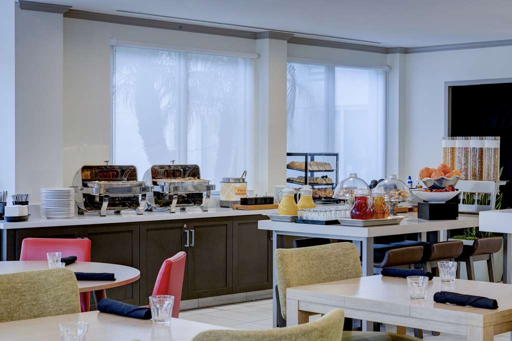 Фото Hilton Garden Inn Anaheim/Garden Grove